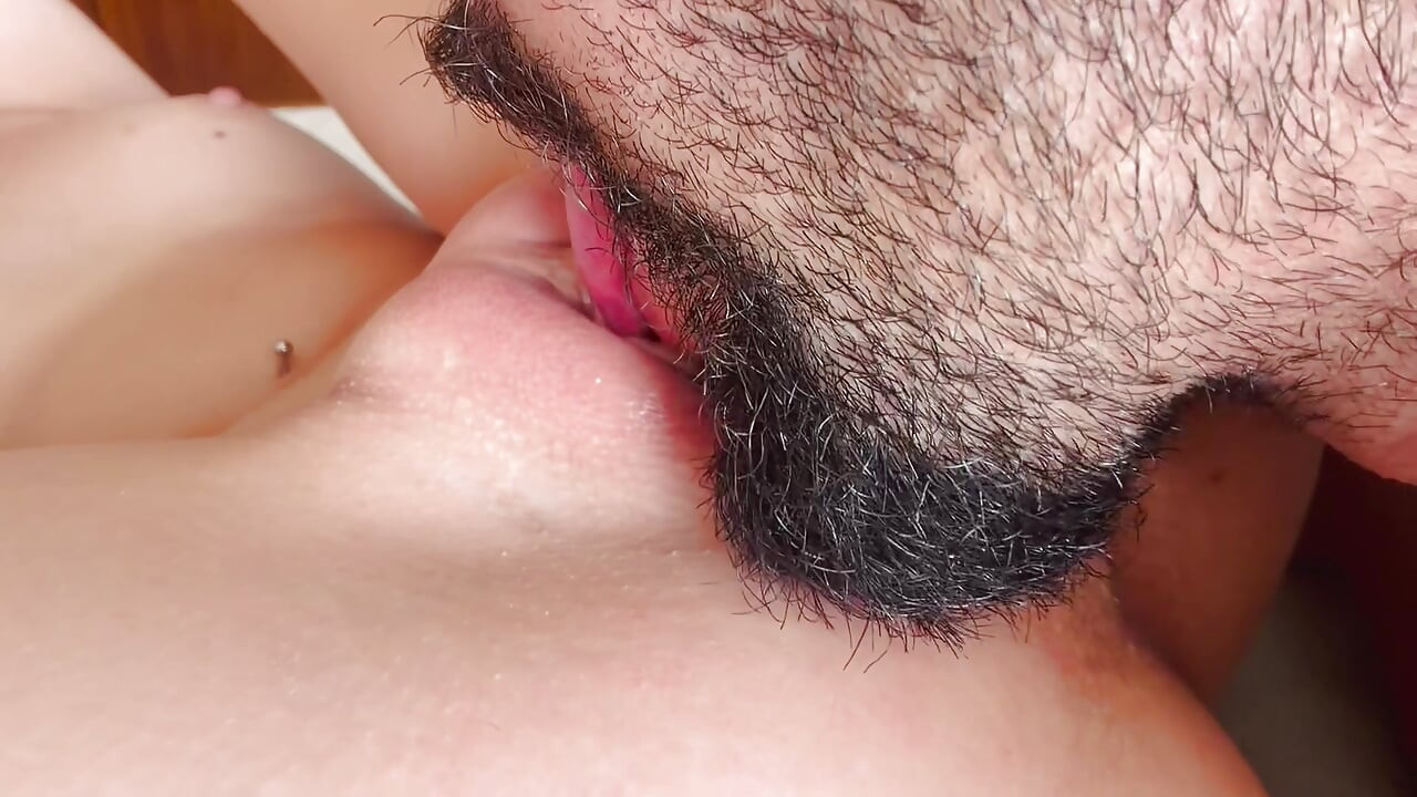 Intense CloseUp Pussy Eating, Bearded Guy Makes Her Cum Hard With His Tongue