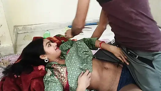 Rekaman seks tante semok india dientot gaya doggy sama devar di kamar tidur