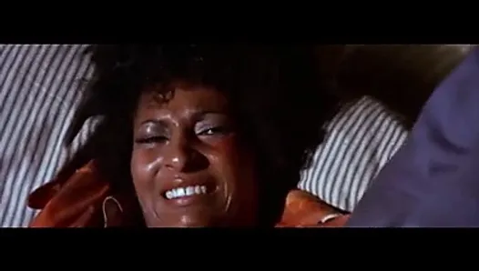 Pam Grier dans un brun sexy