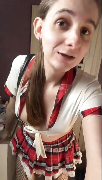 娘娘腔蕩婦在鎖著的房間里對著鏡子騎大黑屌