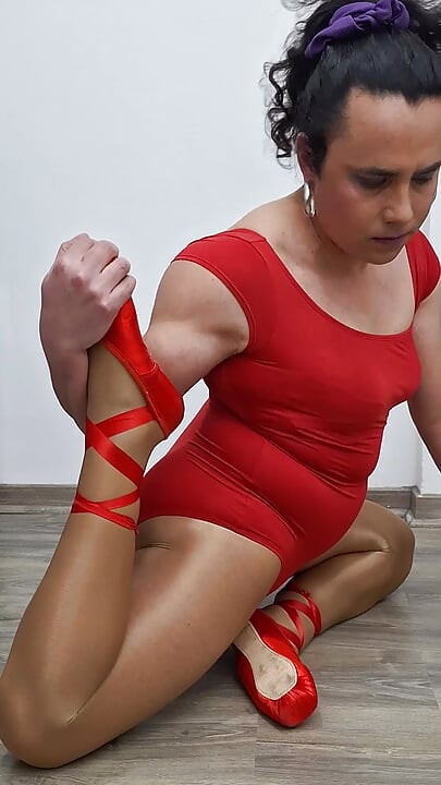 Ballet in red: Stretching, Flexibility and a vibrator