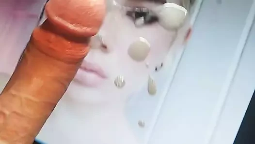 Cum üzerinde sarışın yüz