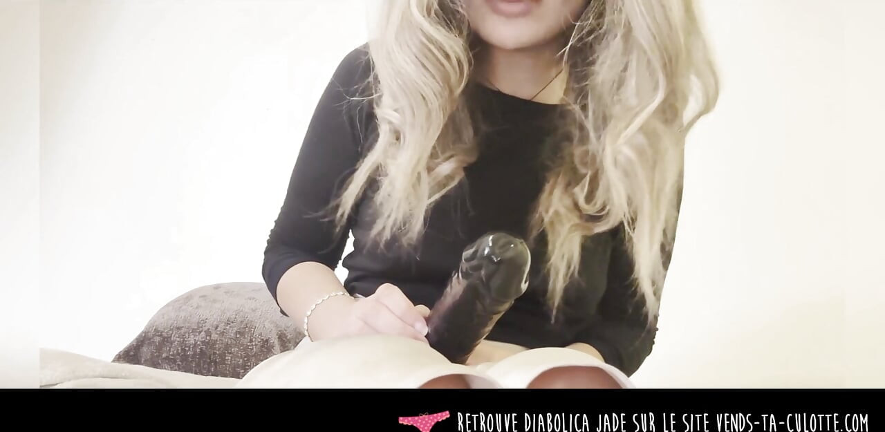 Vends-ta-culotte - joven dominatrix francesa te enseña a tomar un consolador negro grande en la boca y en el culo