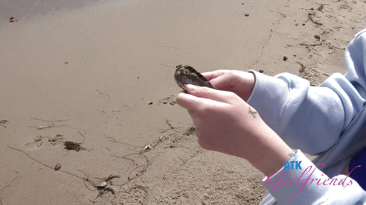 Beach Day Fun with Selena: Barefoot Sand & Shells, Then Roadside Sloppy Blowjob!
