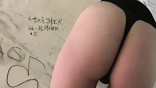 Schmutzige schlampe nimmt alles in pOV