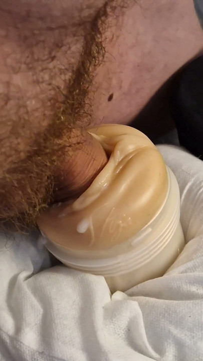 Grande pau branco fodendo até gozar dentro e sobre fleshlight (gozada interna ejaculação amarrada | Clipe 1