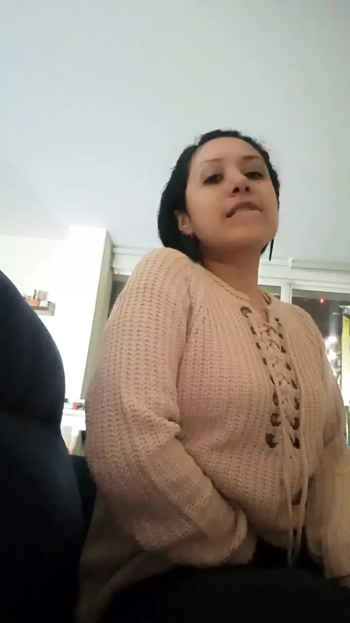 在平安夜自慰时按住呻吟