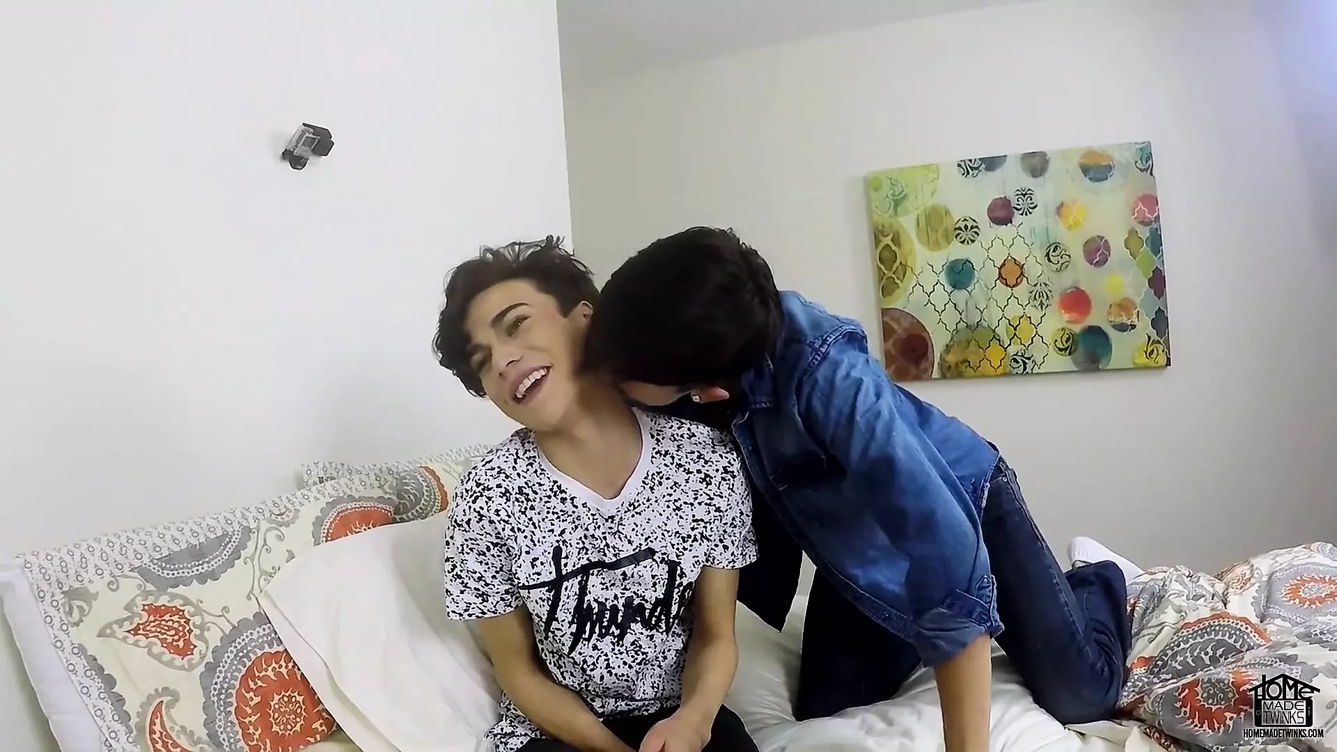Dois meninos com tesão e uma câmera