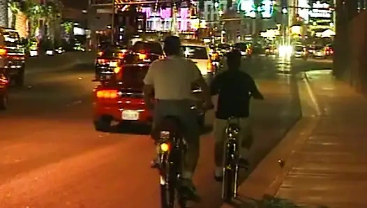 Versaute Taxifahrt mit blonder Verführerin