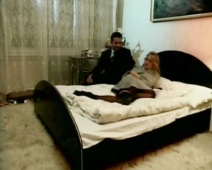 Loira Elegante da França Levando Dupla Penetração