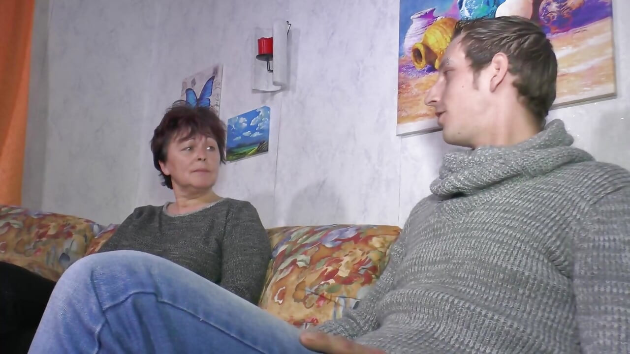 Islak ninelerin sert sikişmeye ihtiyacı var!