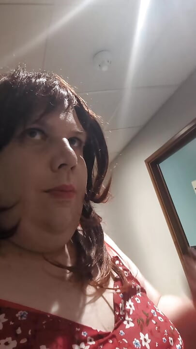 Caught walking her hotel and takes a huge cum load