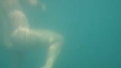 Sarah nude snorkeling 3