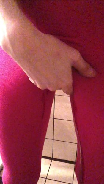 Peeing in leggings