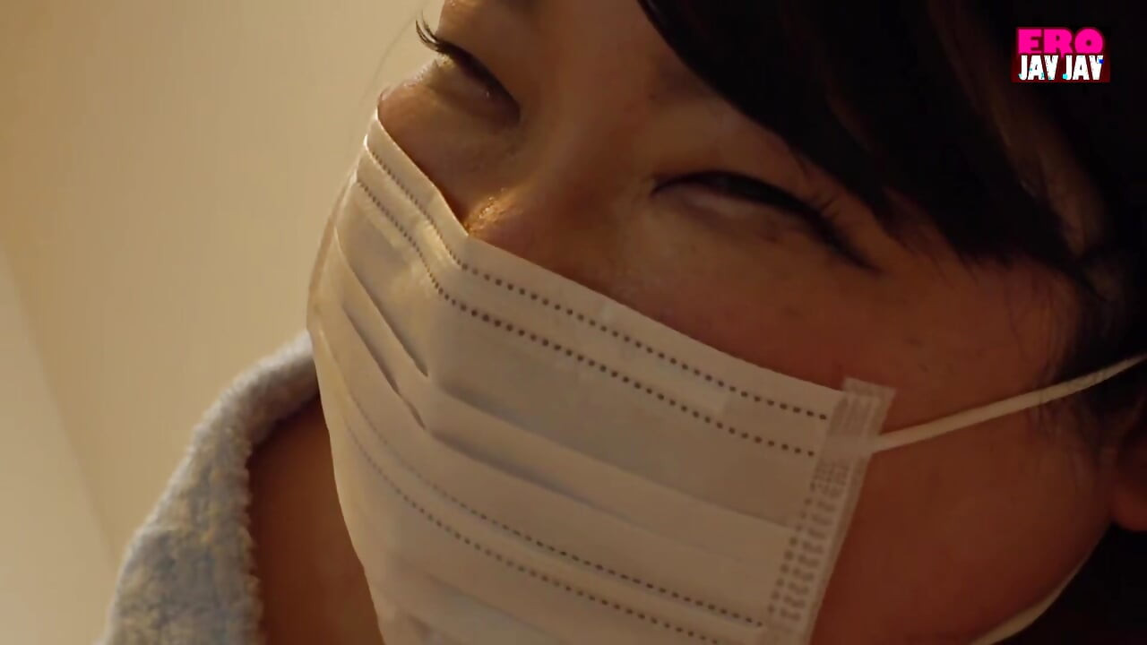 独家首次亮相激增, 因为 Suzu 揭开她大胆、令人惊叹的 K 杯存在 - 场景.1