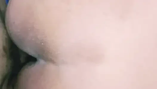 Неверную жену соседа, возбужденную киску жестко трахают