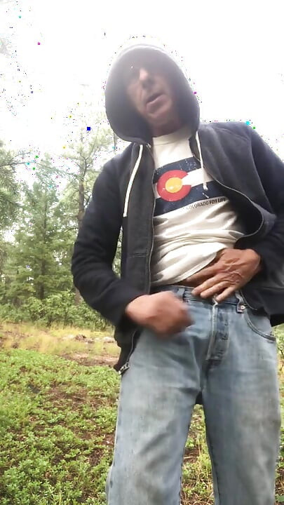 Adam Kaye Jacks off di Pergunungan