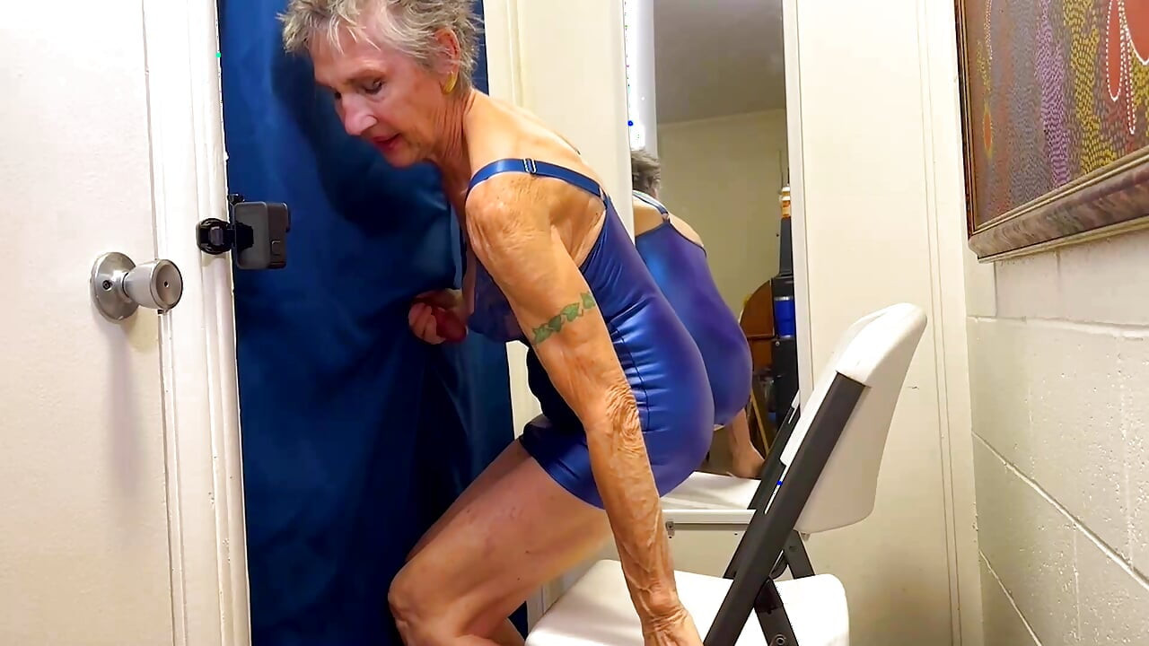 Bir duvar deliği yaptık ve sonra biraz eğlendik