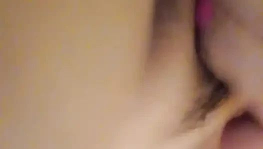 Sarışın eliyle boşalıyor