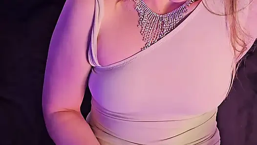 У Девушки-робота Человеческая Пизда. Она Дрочит И Извивается