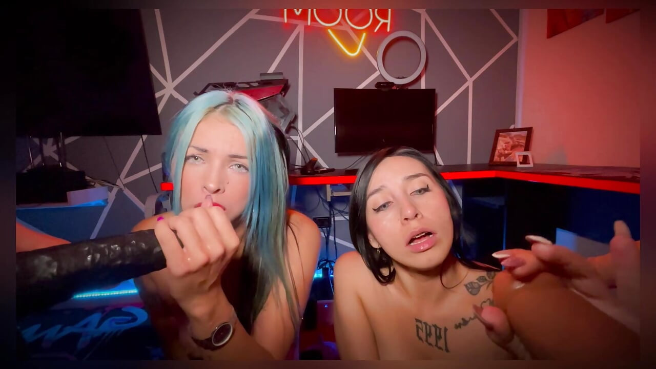 Orgia z perspektywy BBC dildo i dwiema bardzo napalonymi lesbijkami - SweetKimmi