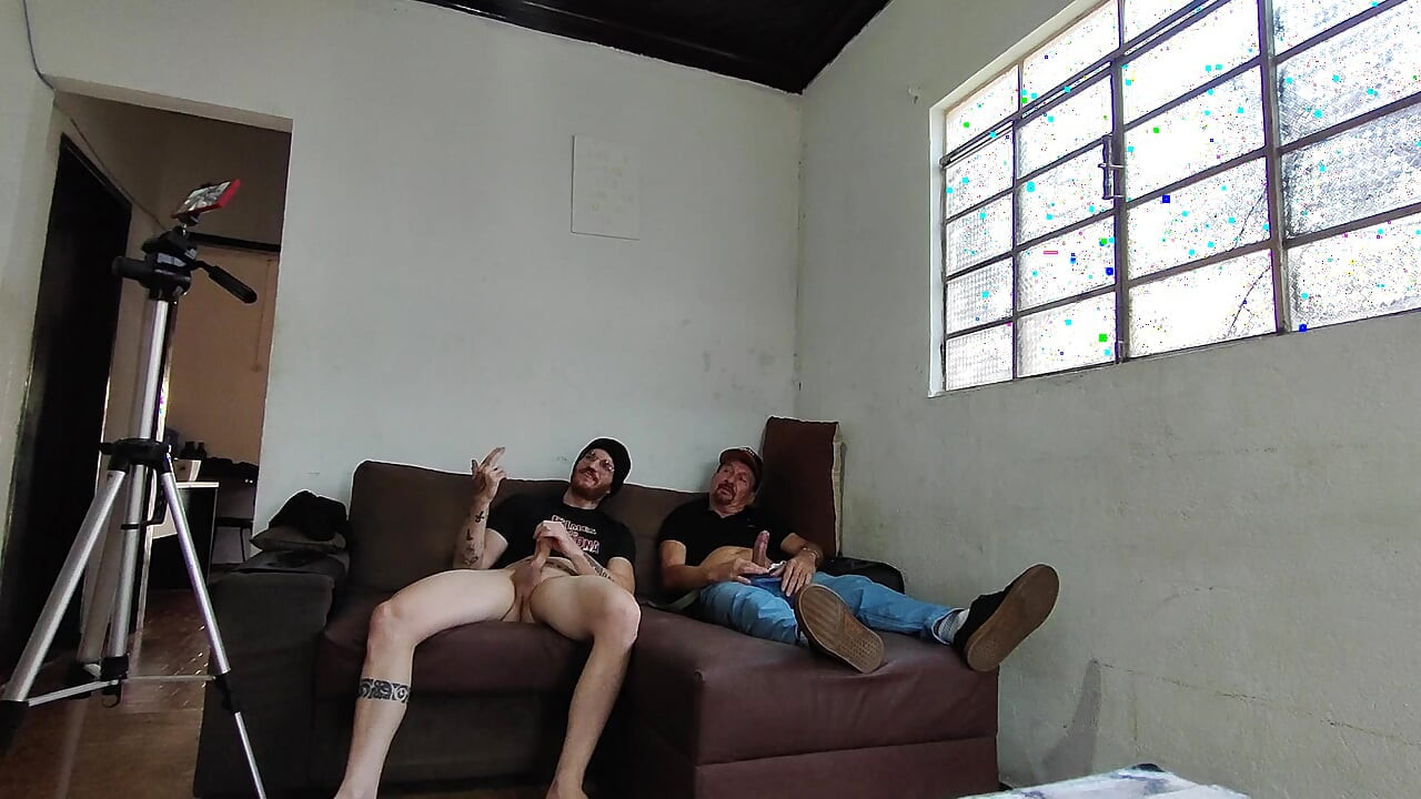 Carmona i Carlos Urach masturbiraju zajedno