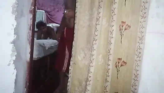 Desii üvey annesinin evini ziyaret ediyor - olay