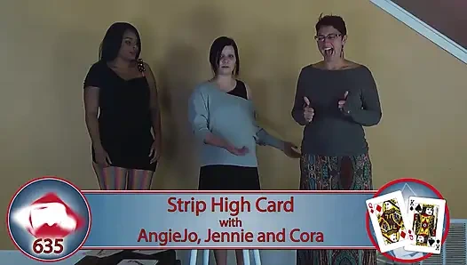 Pemenang Strip High Card langsung fokus dengan toketnya