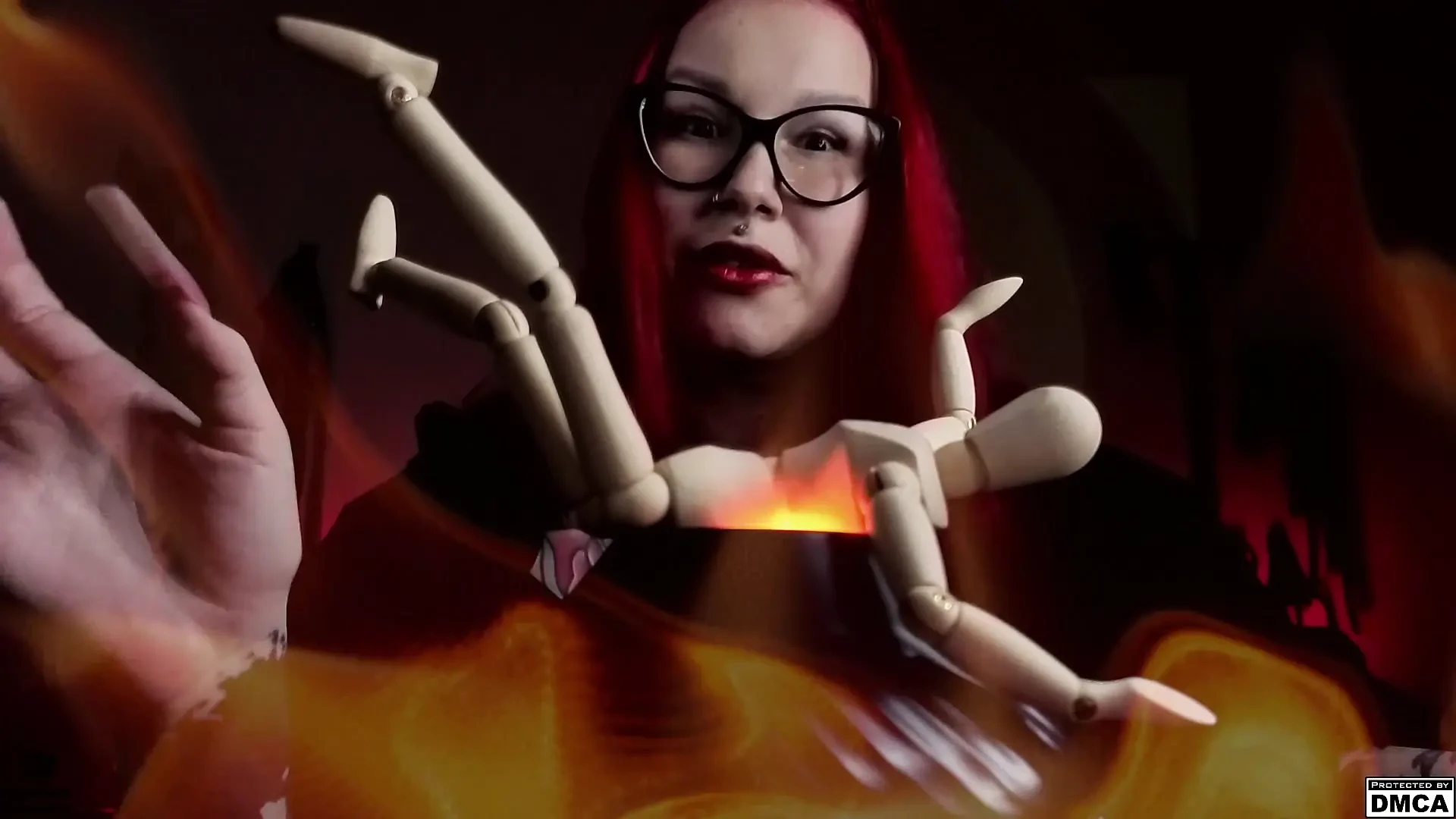 La marionnette dans ma main, le feu dans le chaudron
