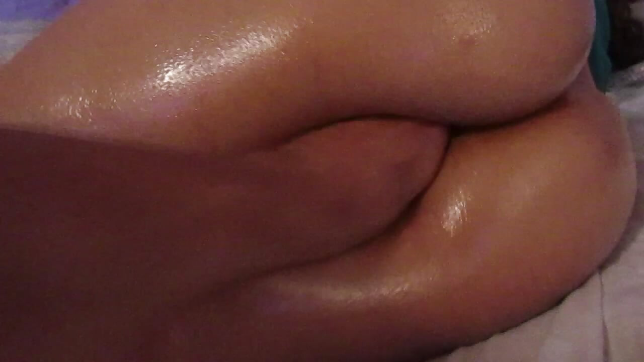 Arab MILF Fisting