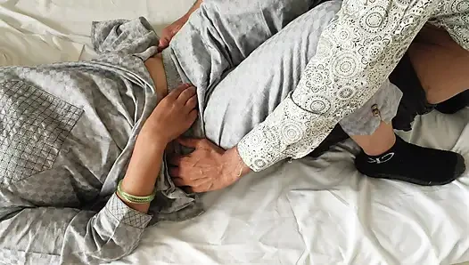 Hintli köylü kız sıkı amcık açık havada seks ilk kez ateşli güzel Hintli kız seks viral mms