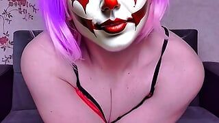 Сексуальний кутюр клоуна: гаряча білизна і милий макіяж