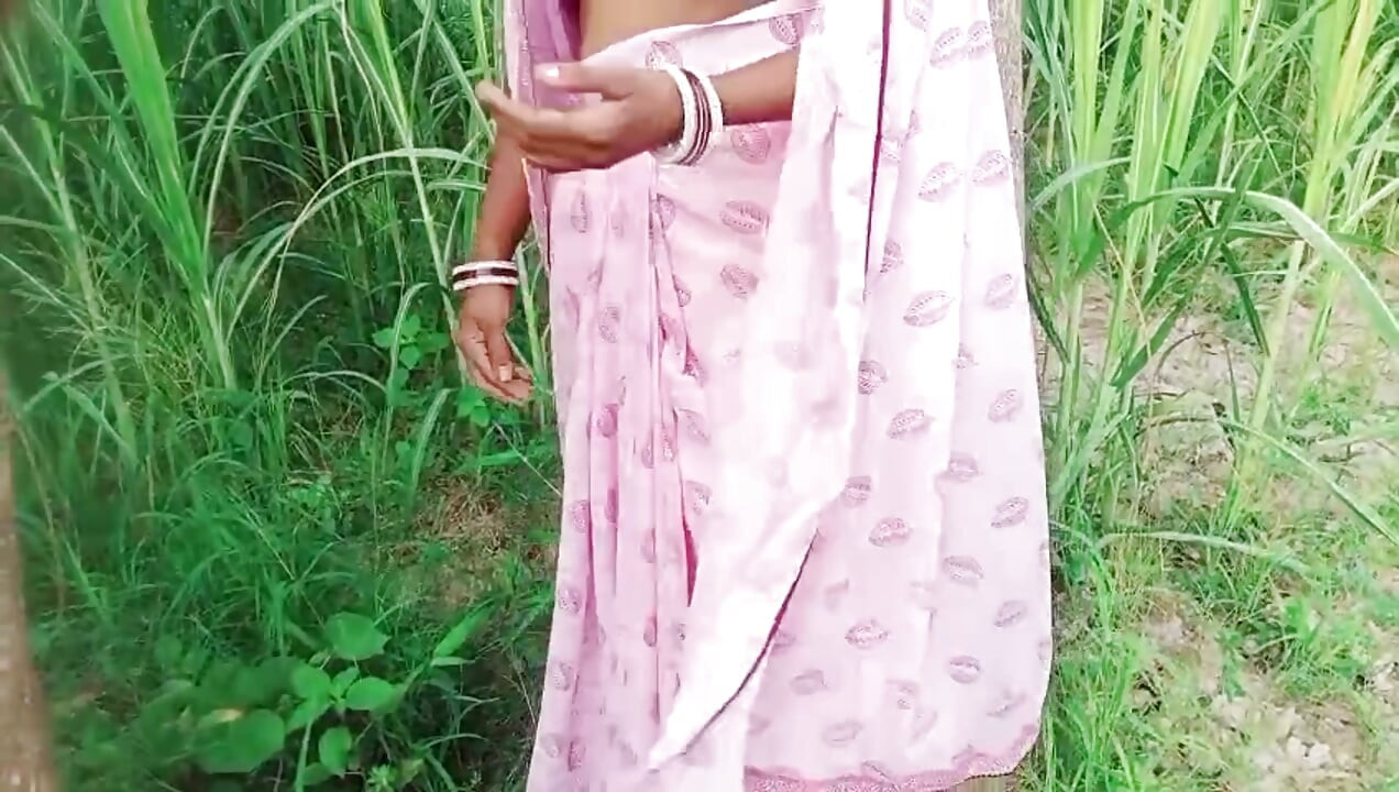 desi bhabhi urineing in the field before fucking
