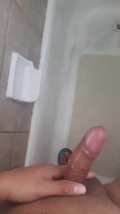 Quck wank and cum in the shower nice big cock head