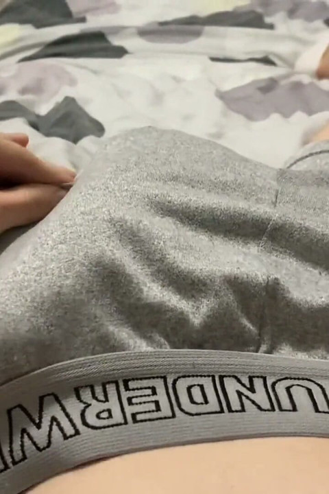 18-year-old Twink Came in His Underwear Without Using His Hands