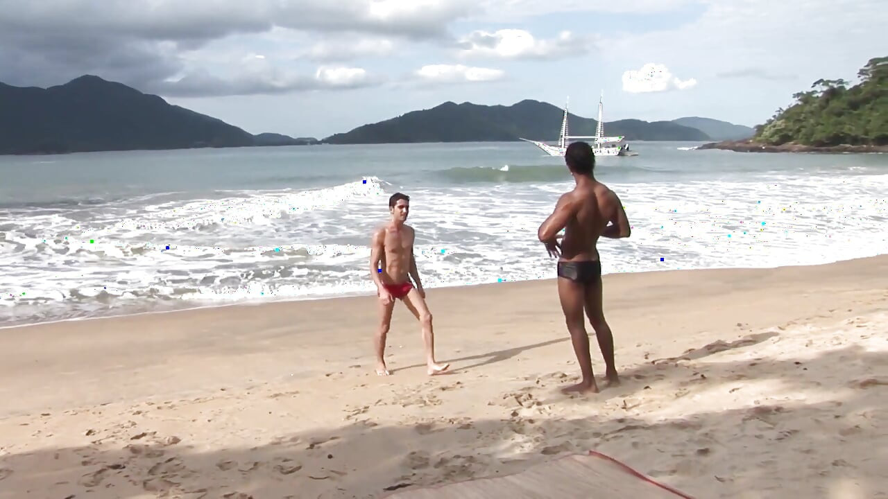 Video esclusivo bareback: scopa in spiaggia selvaggia con ragazzi gay caldi