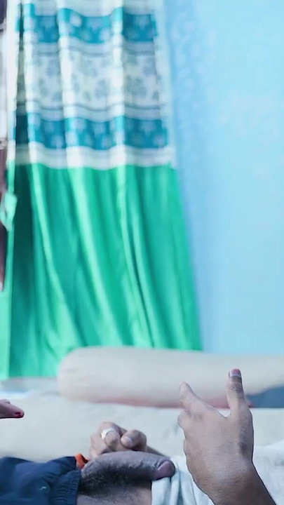 Epski trenutak iz "Desi indijske vruće i seksi djevičanske polusestre želi ogroman kurac za svog polubrata za pravo jebanje (hindi audio)"