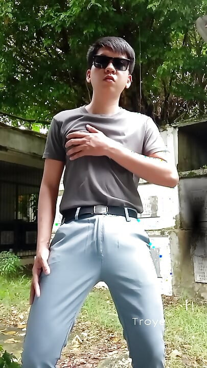 Handsome Pinoy Masturbates at Cemetery - Pinoy Jakol sa Sementeryo