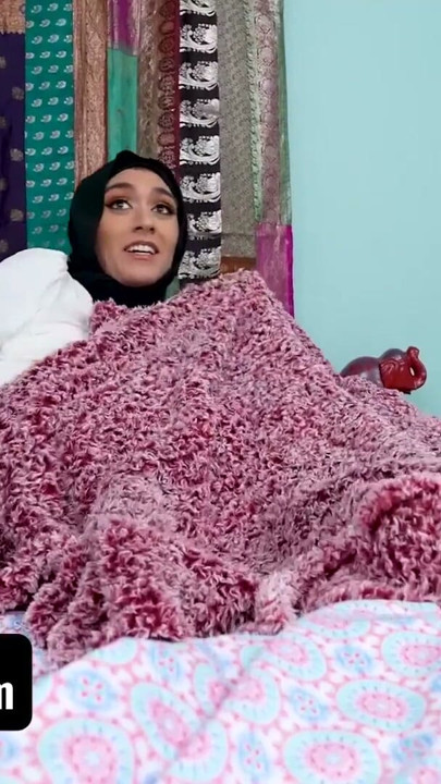 Matematiği sik, sik beni! - Müslüman kız öğrenci yatak odasında mastürbasyon yapıyor ve sikiliyor - tesettürlü seks | Klip 2