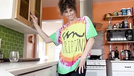 Wanita konservatif berubah menjadi hippie! Ini adalah beberapa kinerja kualitas tinggi di sini.. Tonton aja videonya!