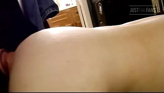 Büyük dildo götümü dolduruyor