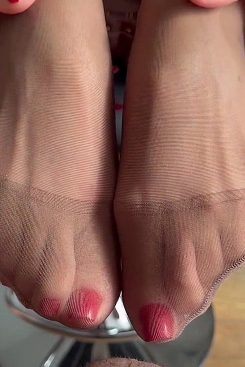 갈색 스타킹과 란제리 풋잡에 대한 생각?