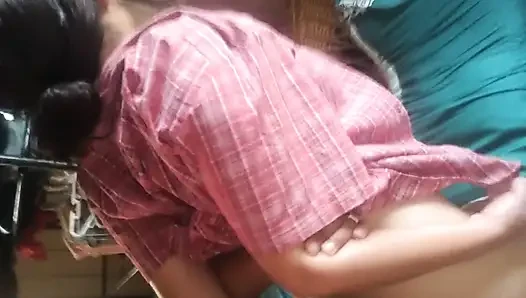 Ben üstüne gelene kadar ayakta sikiliyor, gerçek amatör latin orta yaşlı seksi kadın