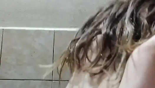 Bu video, 18 yaşımdayken ilk kez bir boyut l anal tıkaç yerleştirdiğimde ait