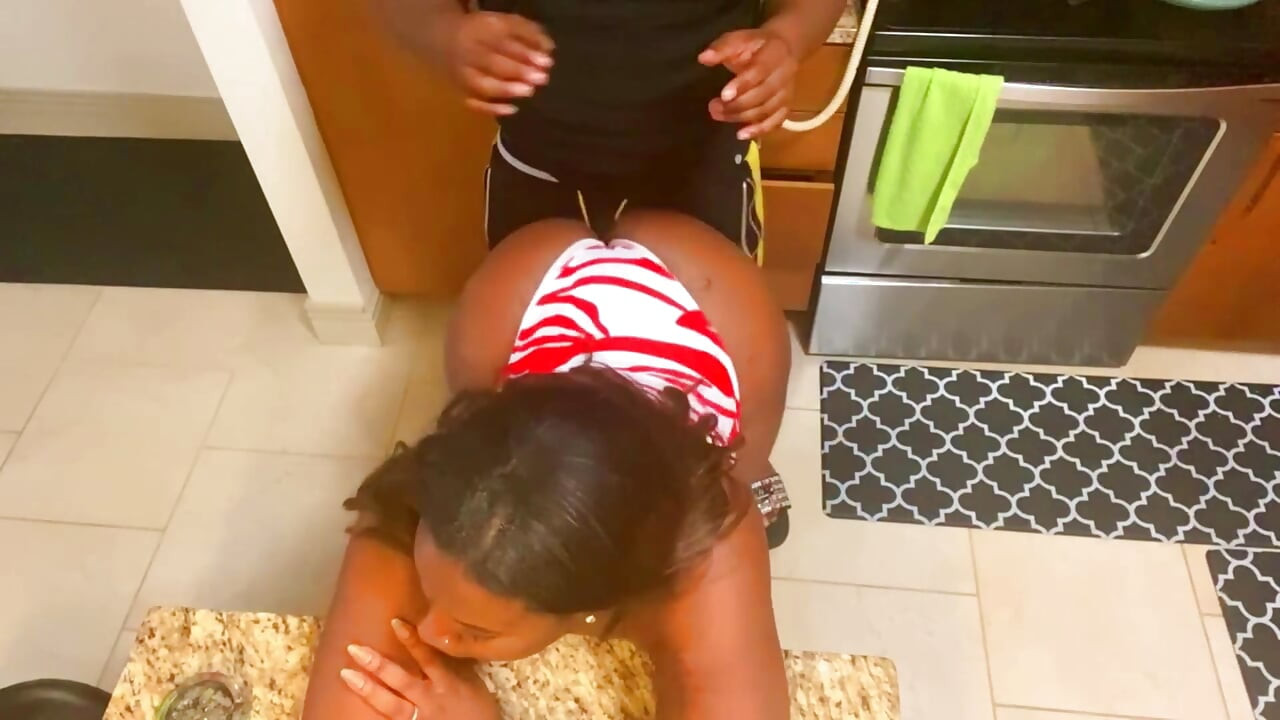 Диана делает удивительную работу задницей своему чуваку