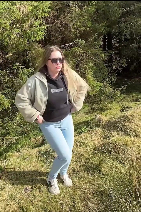 Notfall Beim Gehen Auf Dem Öffentlichen Trail, Aber Musste Meine Jeans Nass Machen