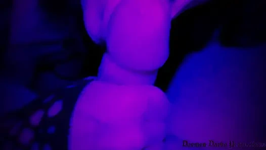 Istri hot lagi asik muasin memek & itilnya pakai mainan seks hitachi wand & ngentot kontol itu