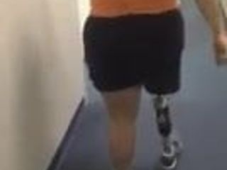 Orang cacat berjalan