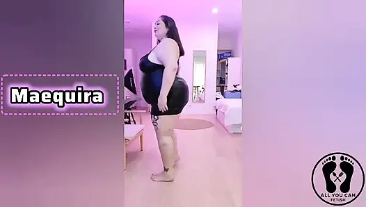 Толстушка-девушки Maequira и Eris_Bbw1 соблазняют Alfxnow на показе мод