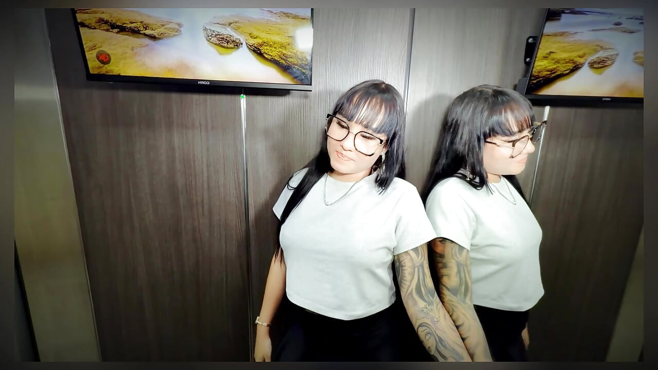 I fuck my friend while her husband is working... The greedy one swallows all my milk